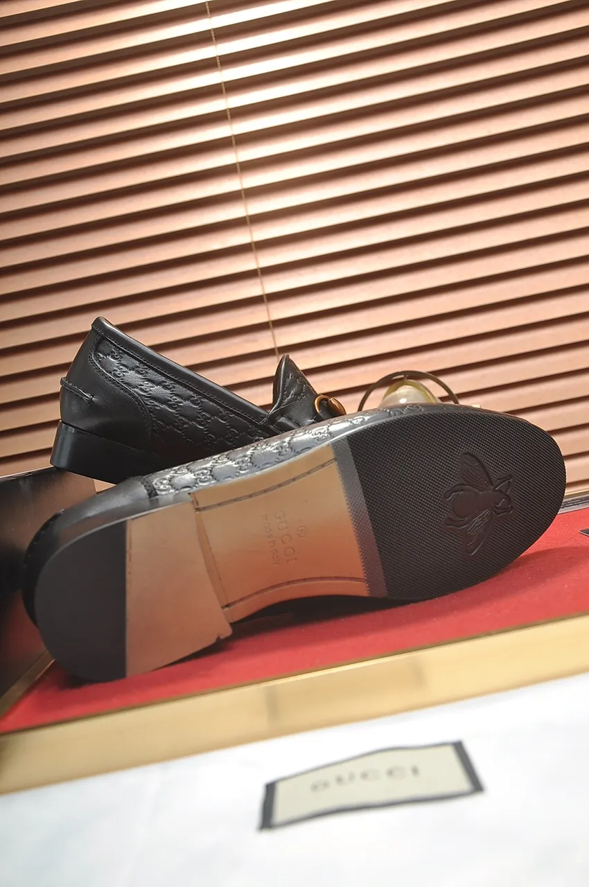 Men's shoes💰500💶Italy's top luxury men's shoe giant (GUCCI) (Gucci) (full cowhide lining) new arrival🍃Original European style🔰 Pleasant to the eye😍In order to make the shoes more durable and non-deformable🌀The production continues to follow traditional methods but there is still no lack of innovation💪Choose original sheepskin for the leather♻️ Smooth and natural And extra bright ⭐Made of imported cowhide, the first choice of rich people 38-45 (45 customized)